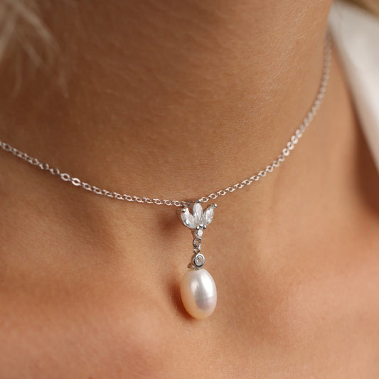 שרשרת כסף JETEM תליון פרח משובץ פנינה