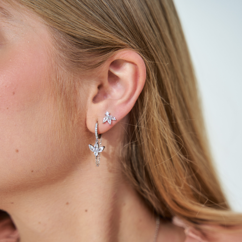 עגילי לוטוס צמודים  משובצים זירקון