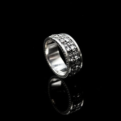 טבעת בסגנון פאנק גותי וינטאג' עם חריטה מרובה של עצמות