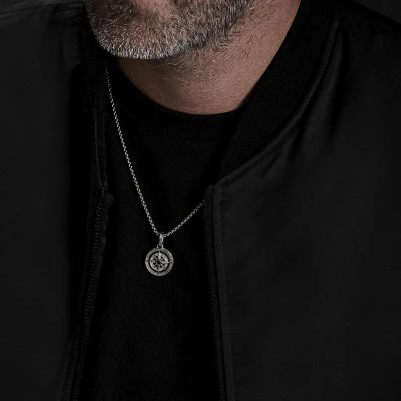 Fashion Simple Compass Necklaces for Men Holiday Gift Retro Hip Hop Copper Disc Pendant Sweater Chain Punk Jewelry Accessories